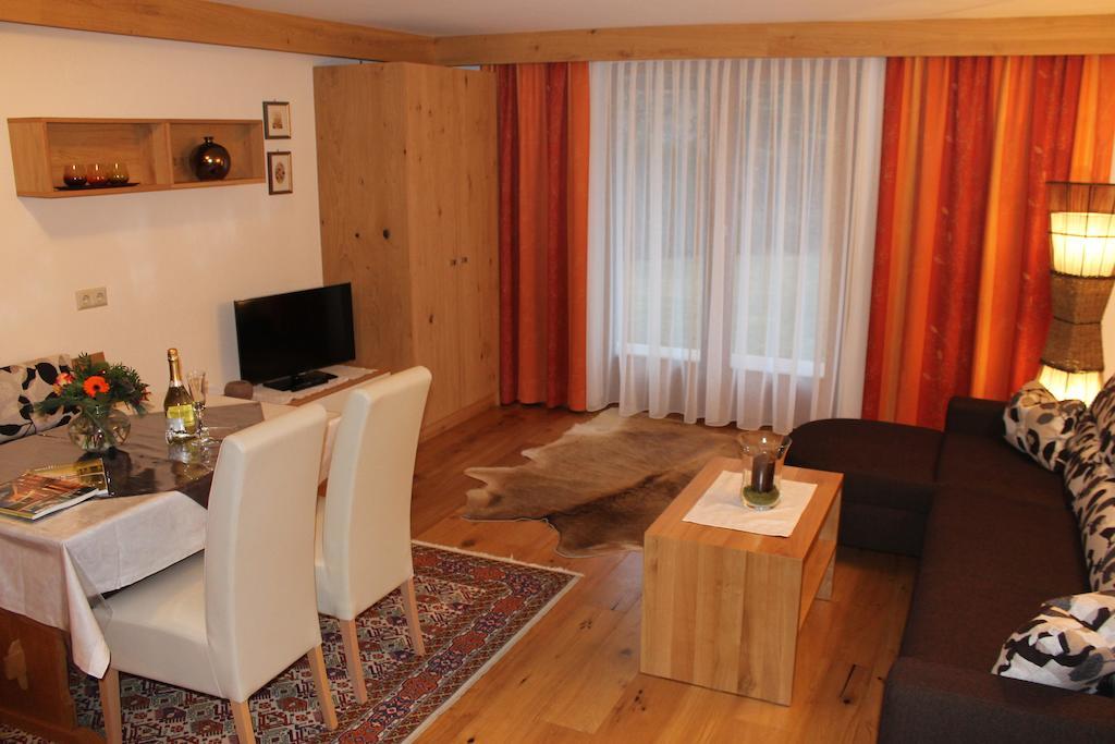 Appartements Zerzer Ried im Oberinntal Oda fotoğraf